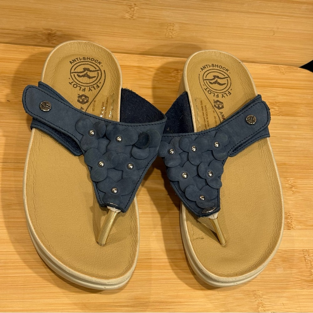 Fly Flot Anti Shock Sandals Womens 38 US 7.5 Blue Floral Comfort Flip Flops